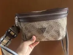 GUESS ボディバッグ・ウエストポーチ ベージュ・ブラウン