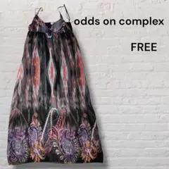 odds on complex ロングキャミワンピース 総柄　黒　ペイズリー柄