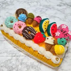 ボックスティッシュカバー　カギ編み　あみぐるみ　ケーキ風