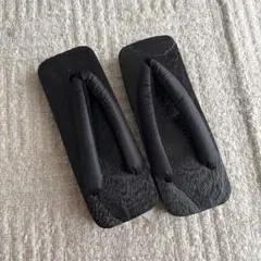 黒の木製下駄 ストラップ付き