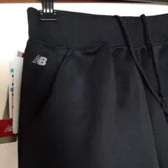 New Balance 黒 トレーニングパンツ七分丈
