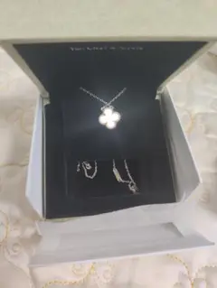 ヴァンクリーフ＆アーペル 美品 ホワイト ネックレス