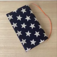 ハンドメイド　ブックカバー　新書版　ネイビー地　星