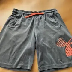Under Armour グレー　半ズボン