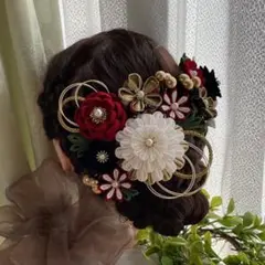 つまみ細工髪飾り　成人式　卒業式　振袖　袴　着物　和装　晴れ着　えんじ　赤　黒