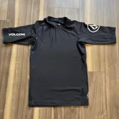 VOLCOM ボルコム　ラッシュガード　半袖で