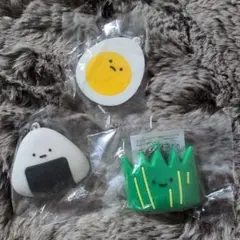 おにぎり　ゆでたまご　草　キャラクター　キーホルダー