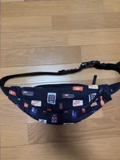 【中古】ナイキ ボディバッグ ブラック ロゴ総柄