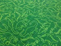 ラスト！キルティング生地　恐竜柄　グリーン　生地半幅53x縦65cm