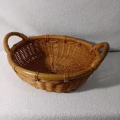 藤のかごを出品します、おまけ相談したいです。
