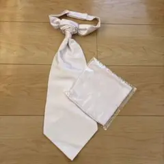 結婚式　淡いピンクネクタイとチーフ
