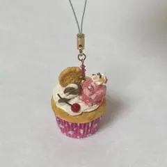 ハンドメイド カップケーキのストラップキーホルダー マスコット スイーツ