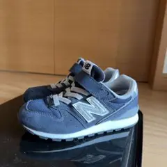 ニューバランス　キッズスニーカー
