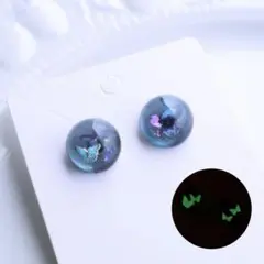 夜空に羽ばたく蝶々
