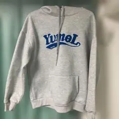 グレー フード付きパーカー ロゴ入り