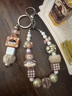 カラフルビーズのスマホストラップ