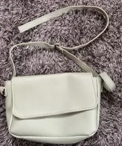 ライトグリーン フラップ付きショルダーバッグ