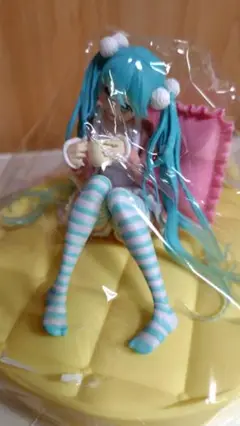 初音ミク フィギュア ストライプタイツ