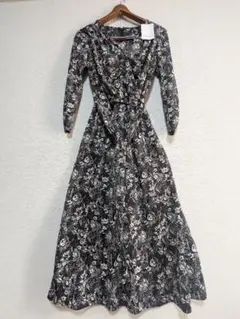 【新品未使用】 PINORE ワンピース 花柄 長袖 黒