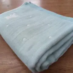 泉州のガーゼ４重合わせフェースタオル 水色ガーゼタオル 白いドットとクマ刺繍