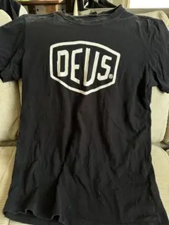 DEUS ブラック Tシャツ