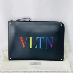 極美品　VALENTINO クラッチバッグ　スタッズ　ブラック　ロゴ　レザー
