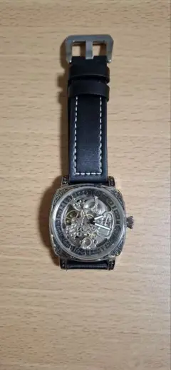 手巻き時計 スケルトン裏蓋 トゥールビヨン