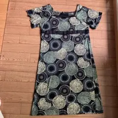 値下げしました。 花柄 半袖 ひざ下丈ワンピース