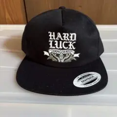 HARD LUCK ブラック スナップバックキャップ