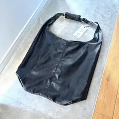 【再出】ATTACHMENT シンセティックレザーショルダーバッグ