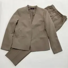 極美品 CLOSSHI ベージュ ノーカラー ジャケット アンクルテーパード L