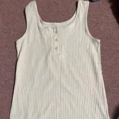 リブ編みクリーム色タンクトップ