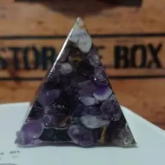 ピラミッド型アメジスト