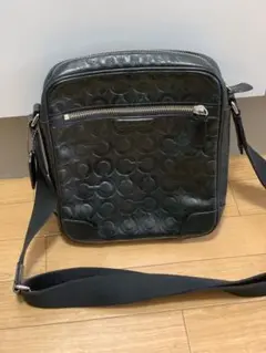 COACH メンズショルダーバック