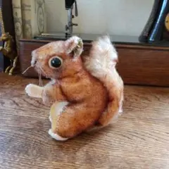 Yahoo!オークション - シュタイフ どんぐりを抱いたリス