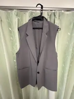グレー ノースリーブジャケット GU