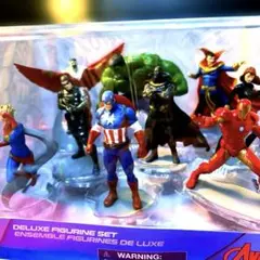 アベンジャーズ アメコミ　フィギュア9体&クッション　マーベル　未開封