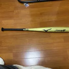 金属バットとバッティング手袋のセットです