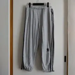 ドラッグストアーズ　グレー サイドラインスエットパンツ　F