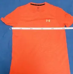美品 Under Armour RUSH オレンジ Tシャツ LG