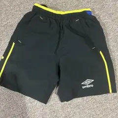 美品　アンブロ　umbro ハーフパンツ 黒 イエロー　スポーツ　150