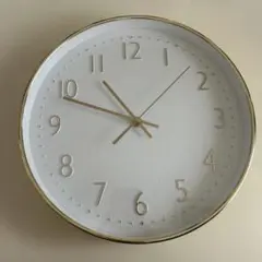 シンプルなホワイトアナログ時計