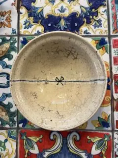 クリーム色の陶器ボウル