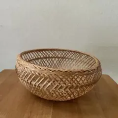 素敵な竹籠です。色々入れて。風合いある良品です。