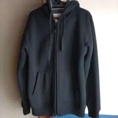 ブラック ジップアップパーカー