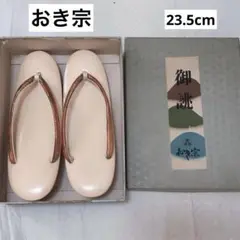 Item thumbnail for item f4b1702d-bedd-406d-a284-32c423a2c138