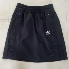 新品 adidas アディダス スナップボタン スカート S 黒