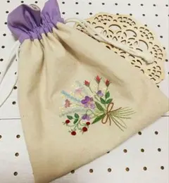 ハンドメイド刺繍巾着E