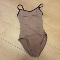 ベージュ Vネック クロスストラップ レオタード　Sear Pell ピイ・カブ
