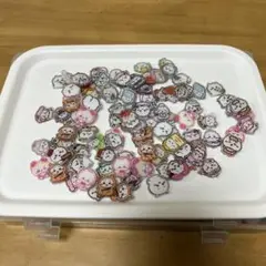 ①アクリルパーツ